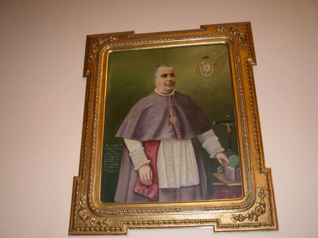 salonplenosobispoquesada